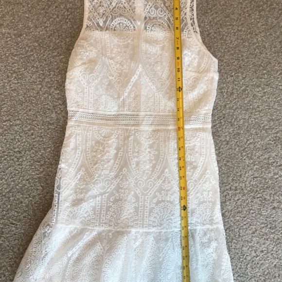 Lace Knee-length Dress - Picture 8 of 9